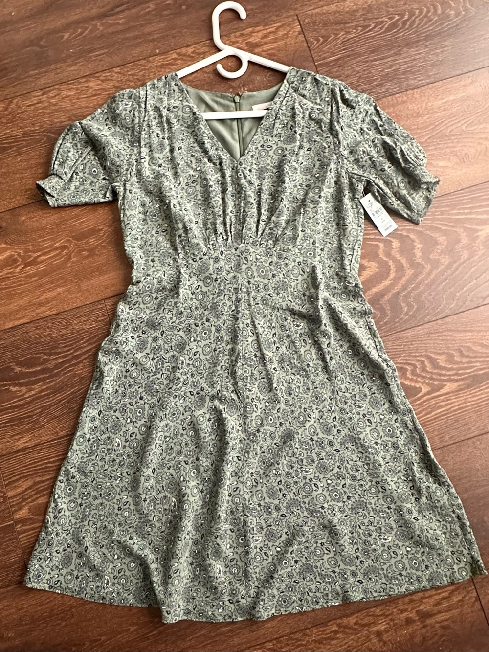 LOFT Vintage Inspired Olive Green Floral V‑Neck Midi Dress Size 4P